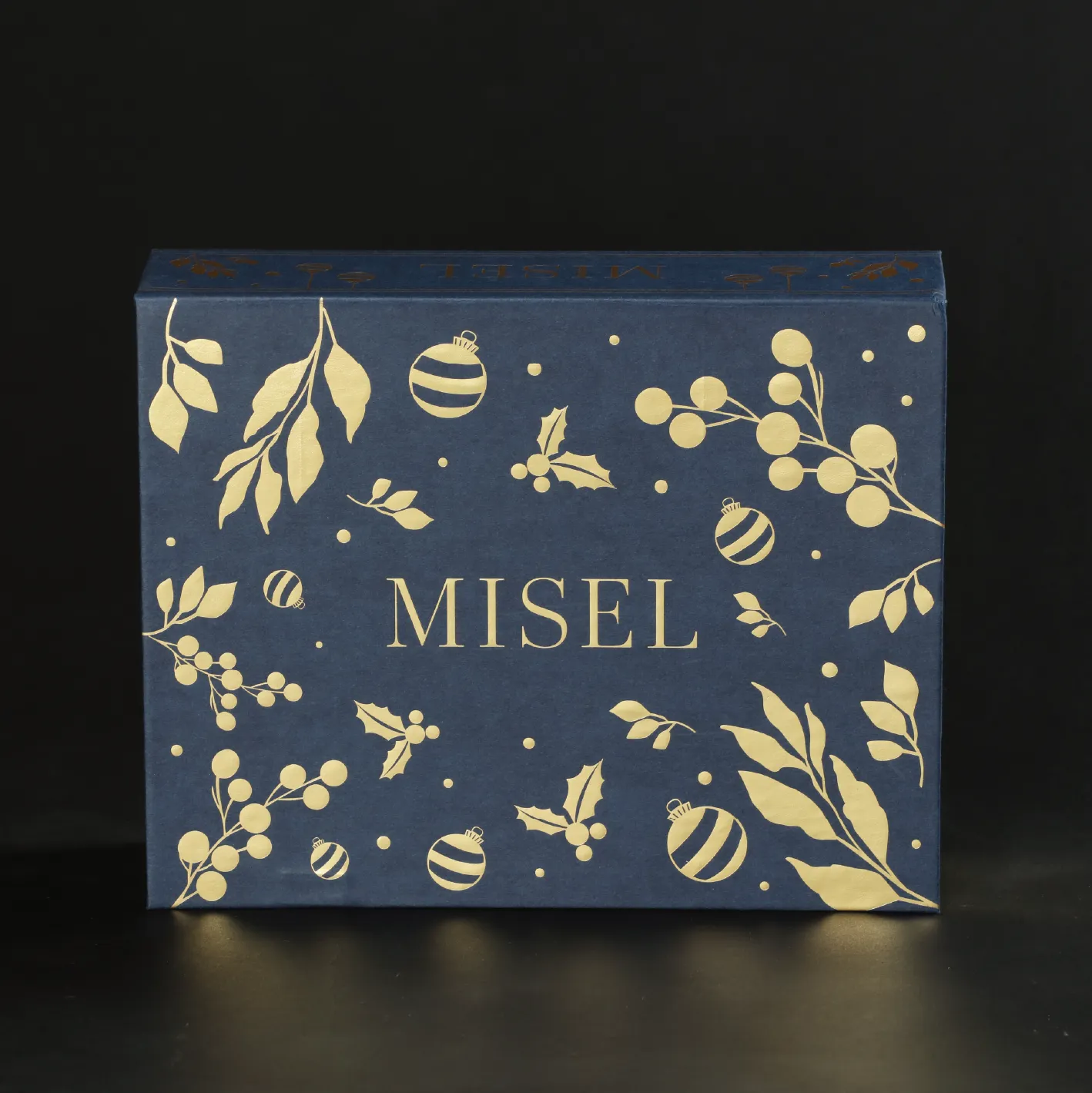MISEL 聖誕禮盒訂製: 護膚品燙金磁石書型盒，同 14 格聖誕倒數日曆